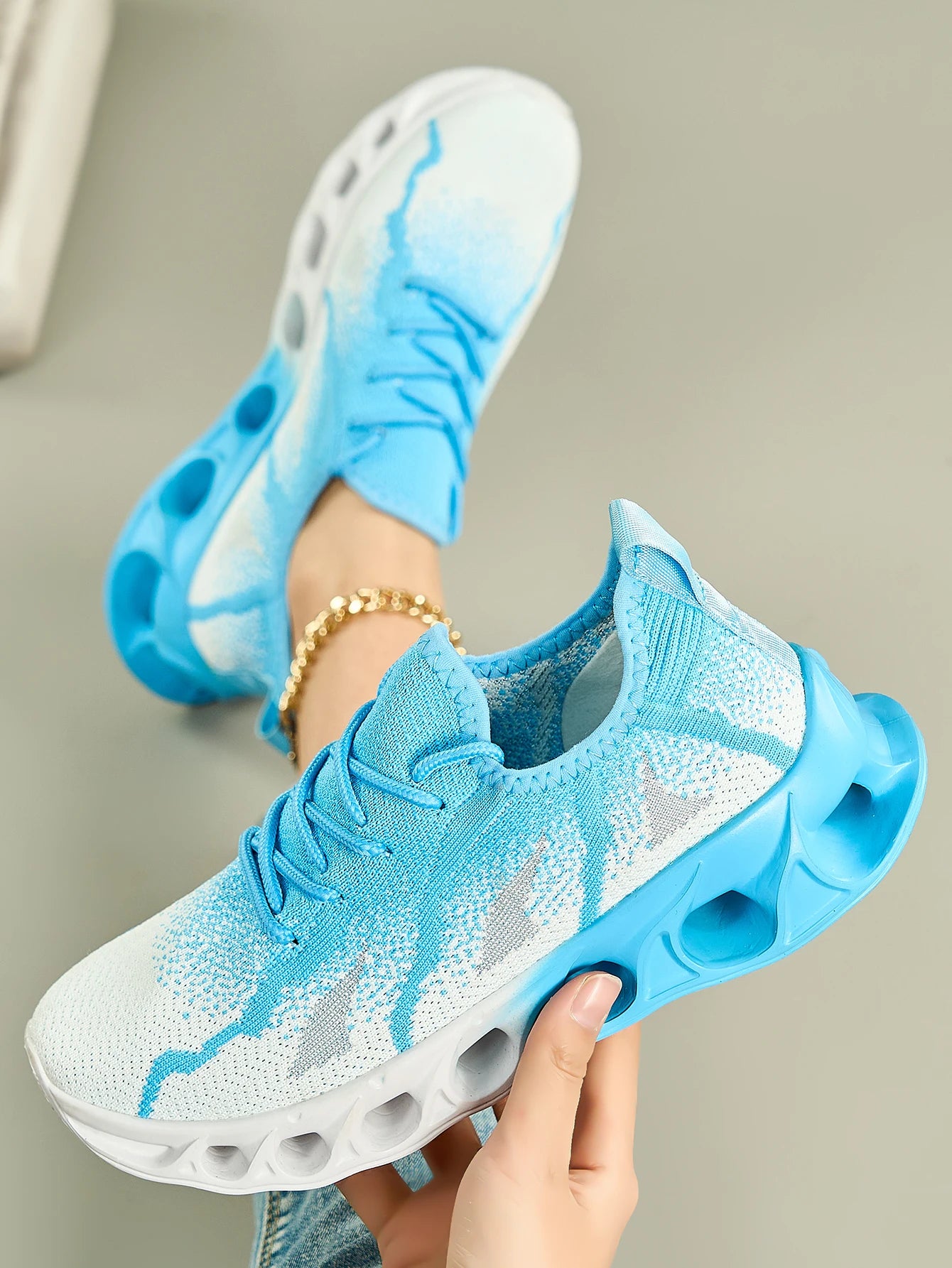 Women's running shoes, lightweight mesh, breathable and comfortable flat soft tennis shoes, blade sports shoes for women