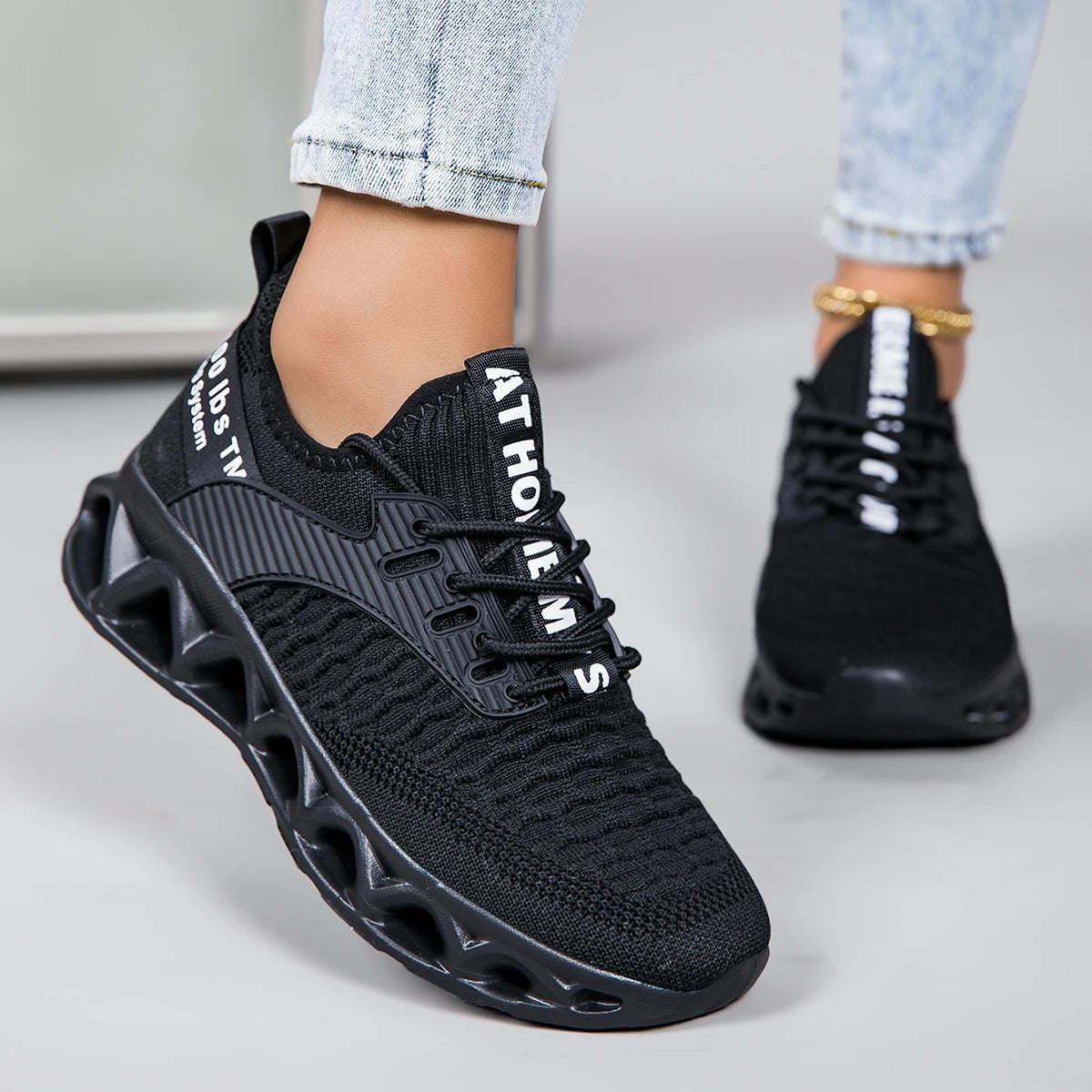 Women's running shoes, lightweight mesh, breathable and comfortable flat soft tennis shoes, blade sports shoes for women