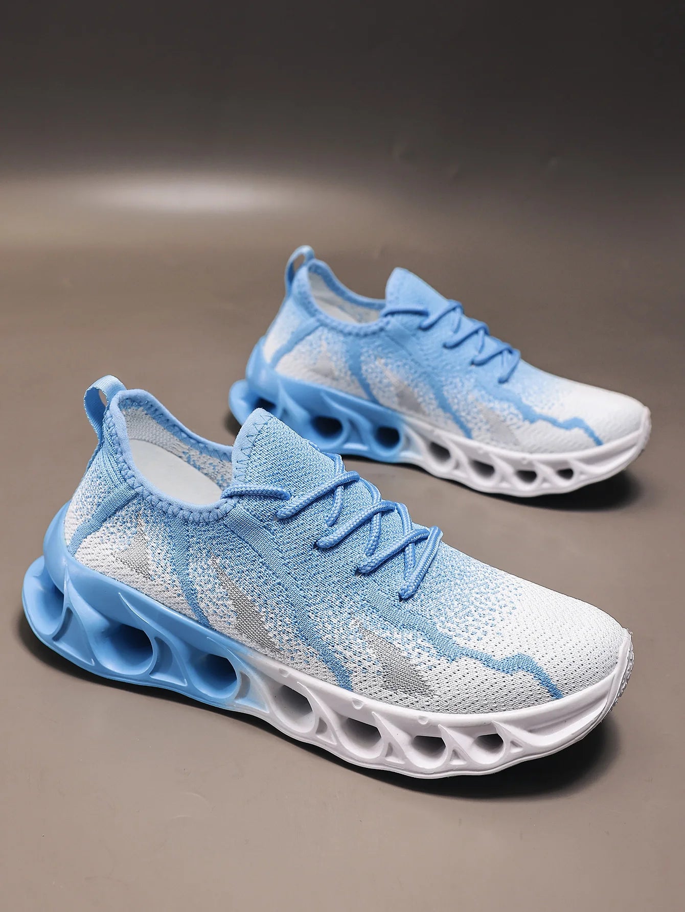 Women's running shoes, lightweight mesh, breathable and comfortable flat soft tennis shoes, blade sports shoes for women