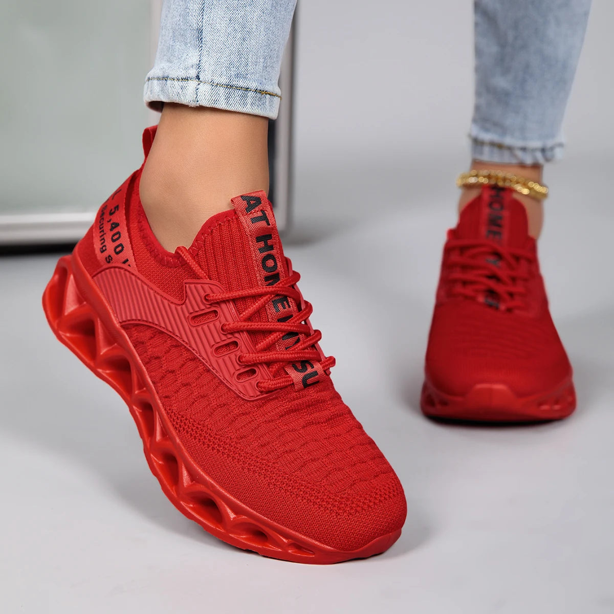 Women's running shoes, lightweight mesh, breathable and comfortable flat soft tennis shoes, blade sports shoes for women
