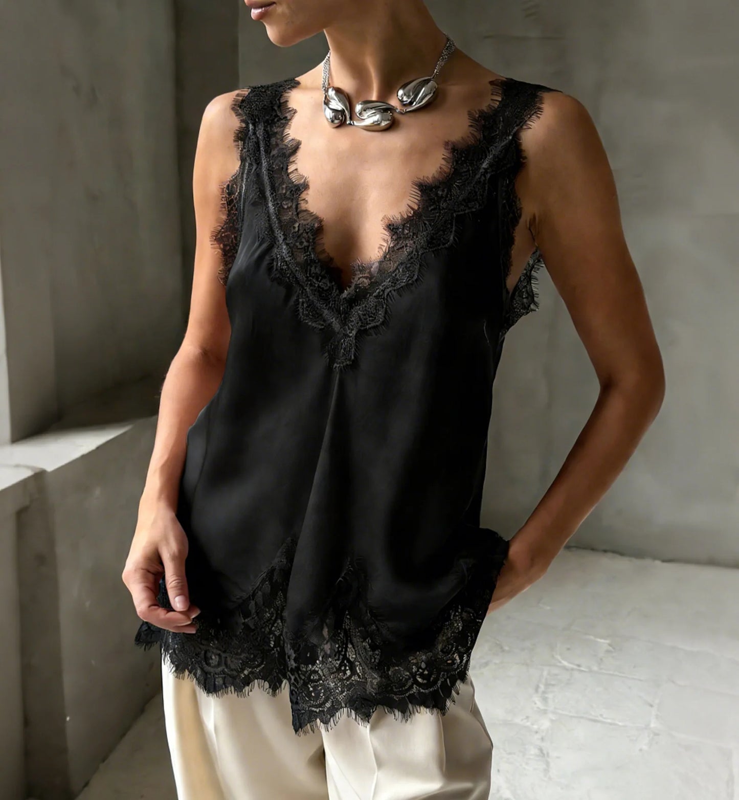 Summer Lace T-Shirt White Fashion Lace Patchwork Sleeveless Casual Tank Top Elegant Streetwear Party New Women'S Camis