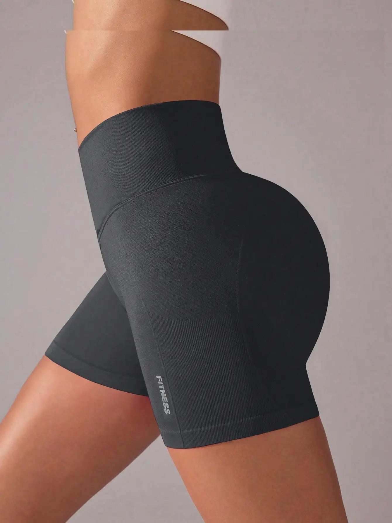3PCS Summer V-waist Peach Hip Lifting Tight Three Leg Pants High Waist Yoga Shorts Running Speed Dry Seamless Yoga Shorts